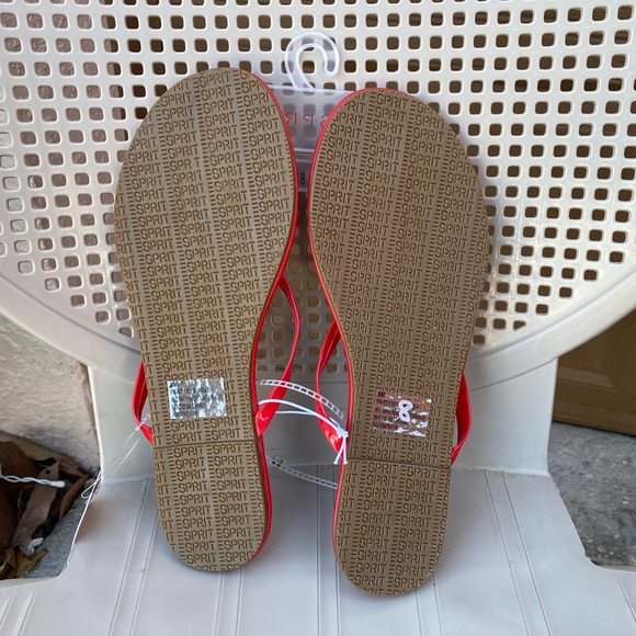 Red sandals in size 7, new. The size on the picture is not correct, it’s size 7 - Picture 3 of 4